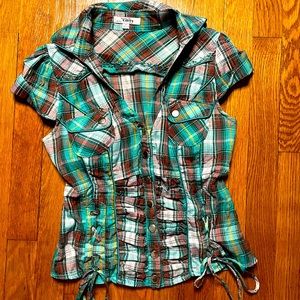 Super Cute Plaid Button Down (snaps) Stretch Shirt

Size Small

Smoke free home.